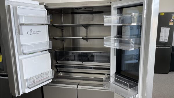LG Signature 700L French Door Refrigerator - Image 6