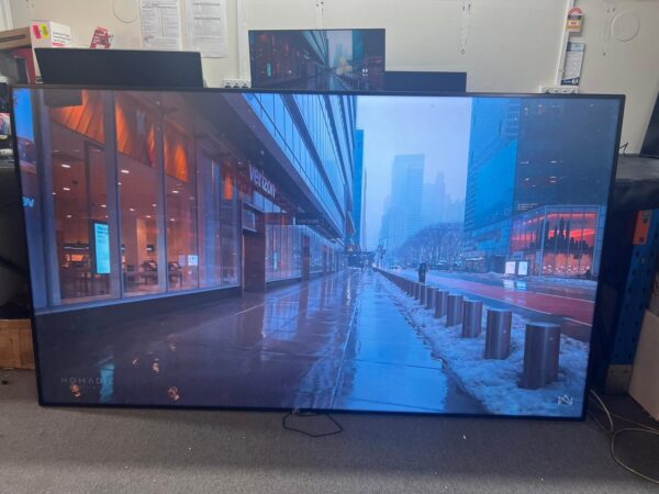 MASSIVE LG 98" UHD Digital Signage Display, 500nit , 24x7 usage - Image 4