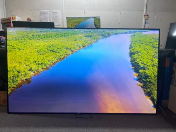 MASSIVE LG 98" UHD Digital Signage Display, 500nit , 24x7 usage - Image 5