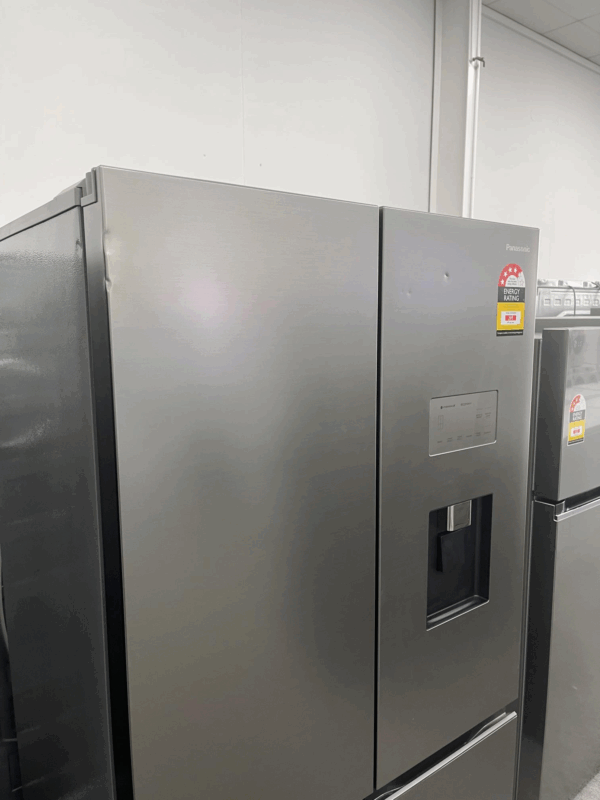 Panasonic 616L Quad Door Fridge Freezer with Ice & Water Dispenser - Image 3
