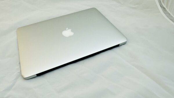 Apple Macbook Air A1466 - Perfect for students, travel etc - Image 2