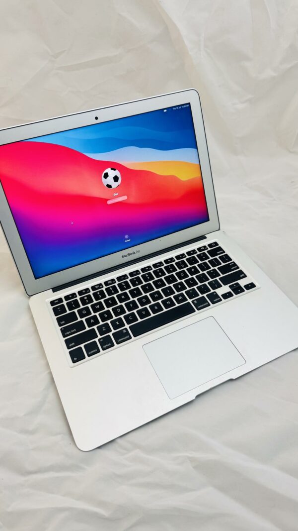 Apple Macbook Air A1466 - Perfect for students, travel etc