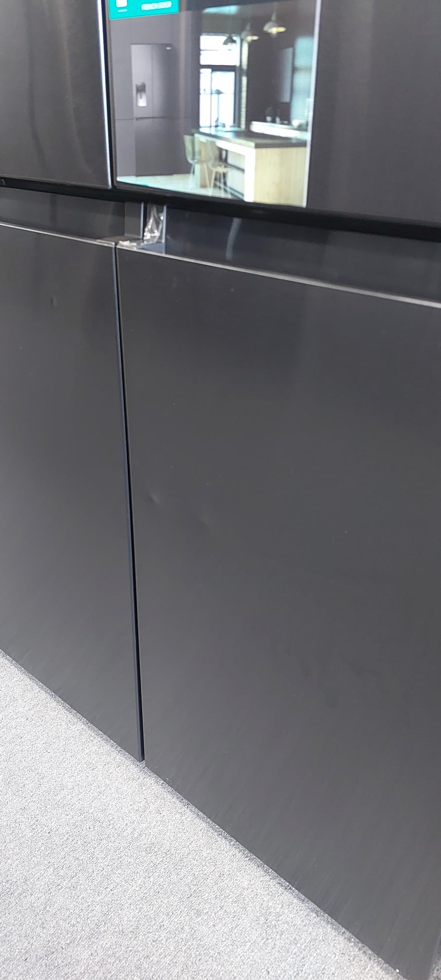 Hisense 585L French Door Fridge Black Steel - Image 5